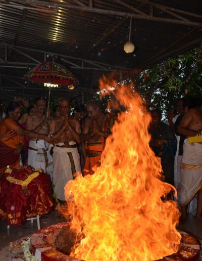 pic 1 Lord Siva with Peedam at the Homa flame